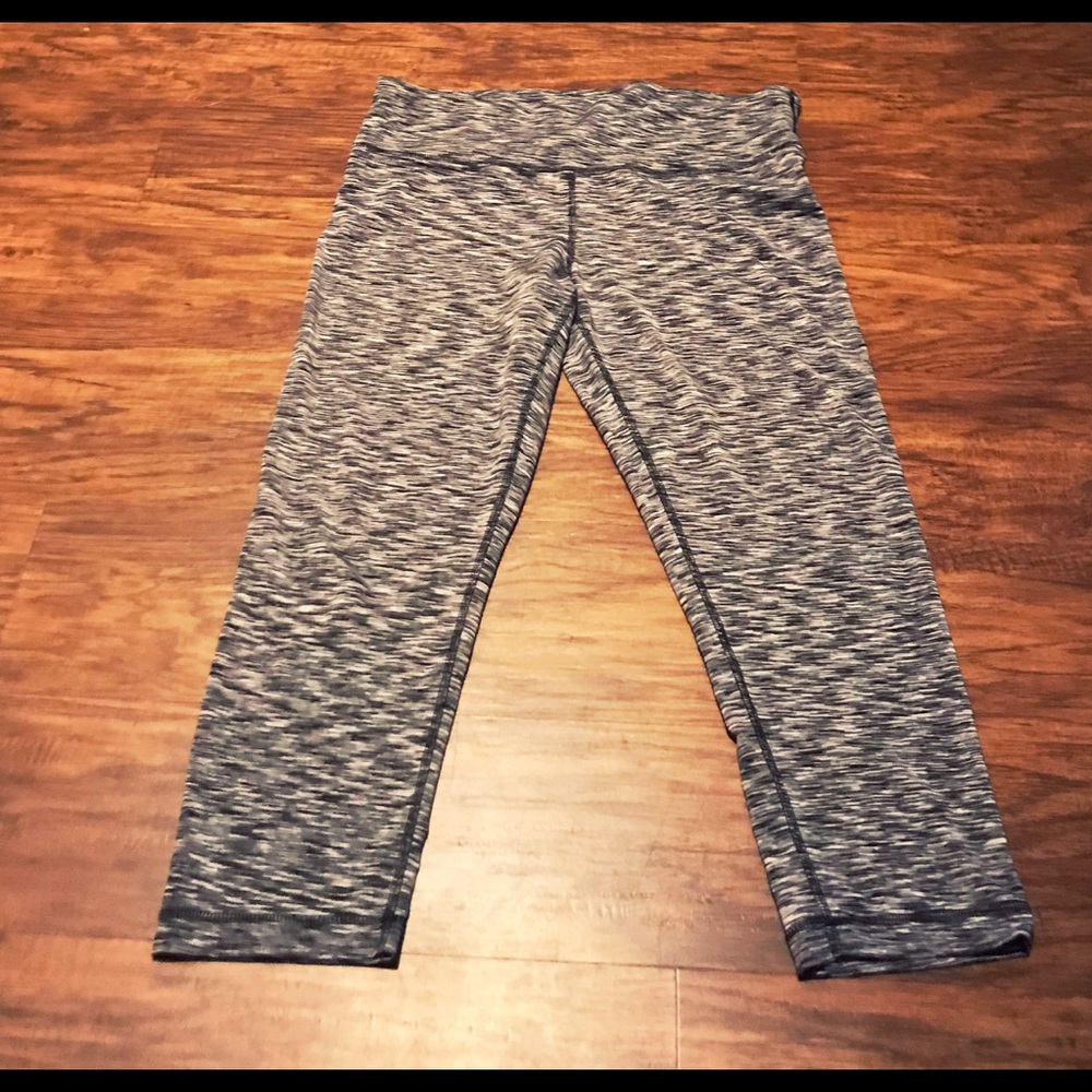 Velocity Cropped Patterned Leggings Size Large